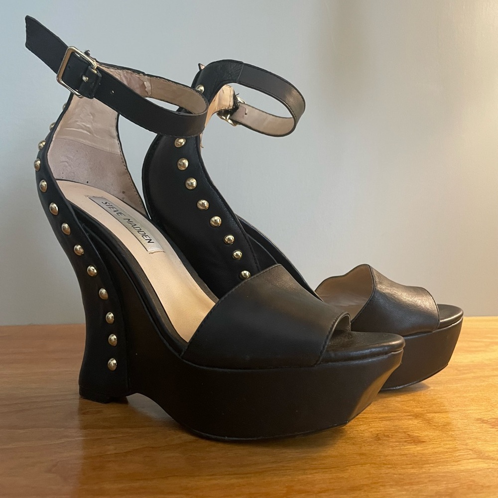 Steve Madden Wedges. Size 6